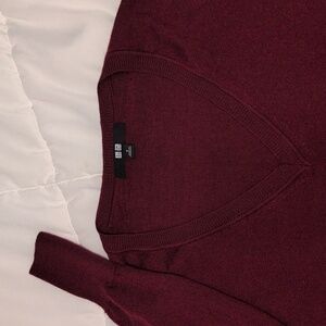 Uniqlo 100% Wool V Neck Maroon Sweater